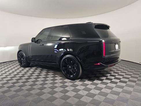 Used 2025 Land Rover Range Rover SE image 3