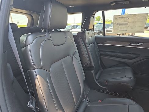 Used 2025 Jeep Grand Cherokee L Limited w/ Luxury Tech Group II image 94