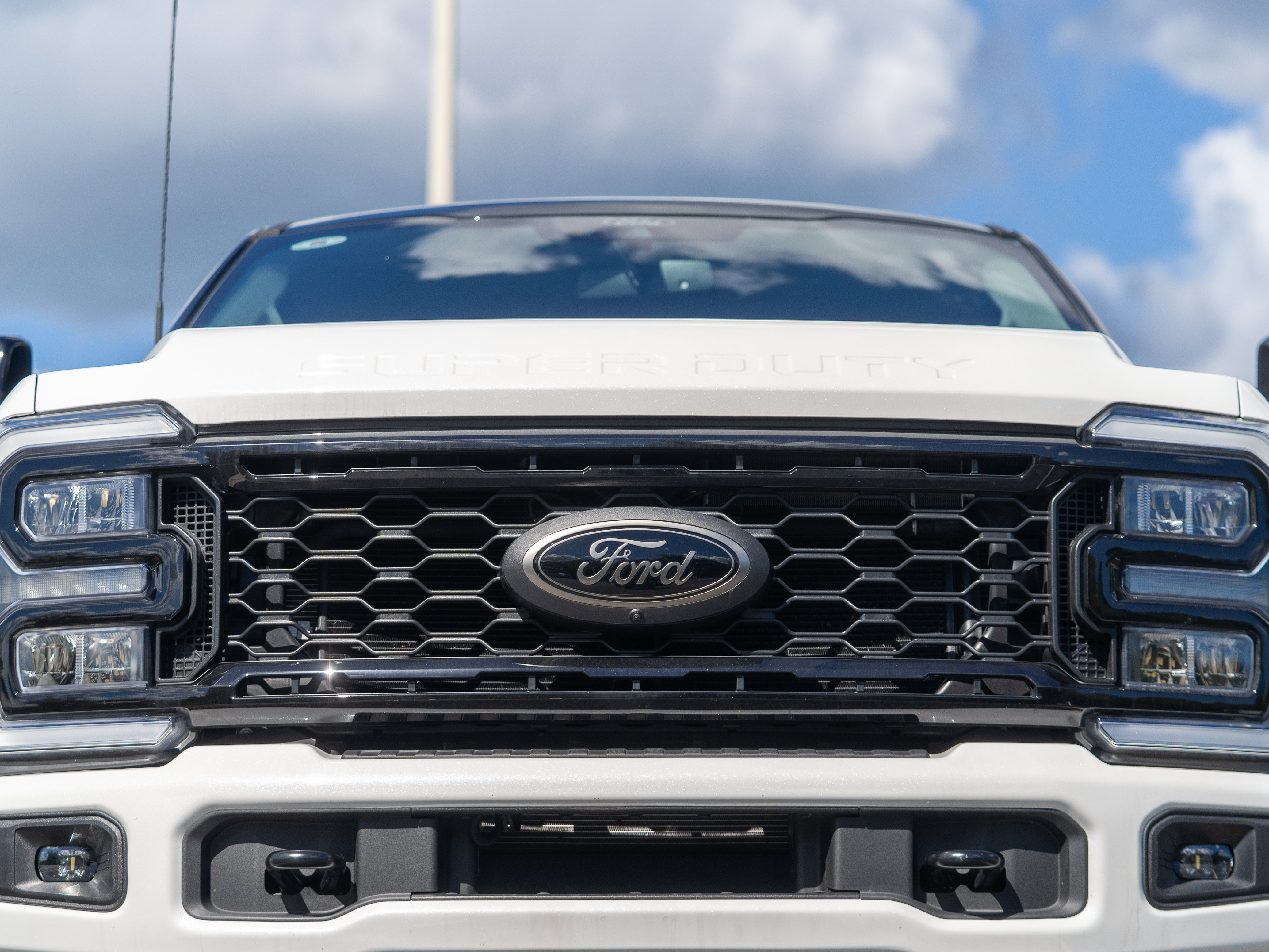 Used 2025 Ford F350 Lariat w/ Black Appearance Package AWD/4WD image 41