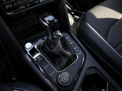 New 2026 Volkswagen Taos SEL image 16