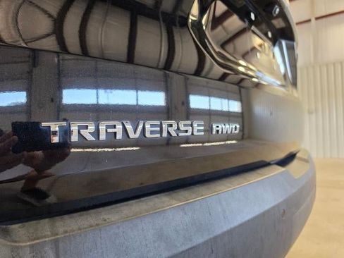 Used 2022 Chevrolet Traverse LT AWD/4WD image 11