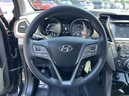 Used 2017 Hyundai Santa Fe SE AWD/4WD image 33