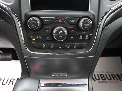 Used 2018 Jeep Grand Cherokee Laredo AWD/4WD image 9