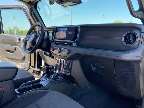 Used 2026 Jeep Gladiator Mojave AWD/4WD image 30