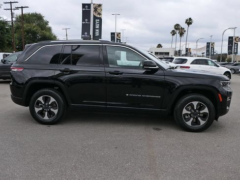 Used 2023 Jeep Grand Cherokee 4WD 4xe image 2