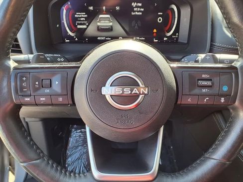 Certified 2022 Nissan Rogue Platinum w/ Head-Up Display Package FWD image 9
