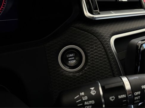 Used 2020 Land Rover Range Rover Velar R-Dynamic S image 27