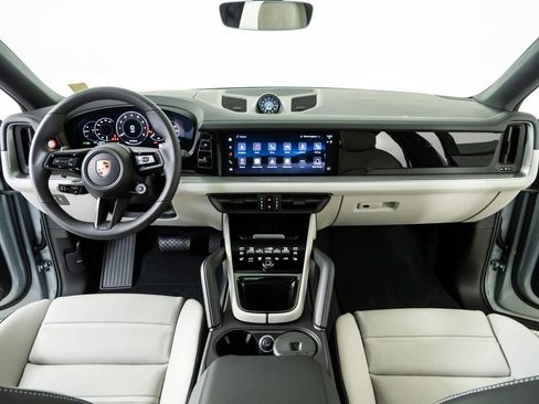 New 2026 Porsche Cayenne Base image 19