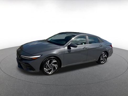 Used 2025 Hyundai Elantra SEL image 8