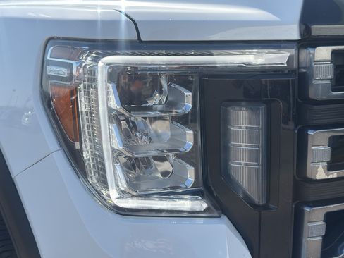 Used 2023 GMC Sierra 2500 AT4 w/ AT4 Preferred Package AWD/4WD image 3