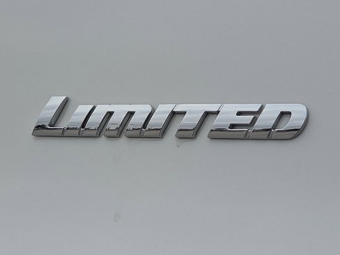 Used 2021 Toyota 4Runner Limited image 8