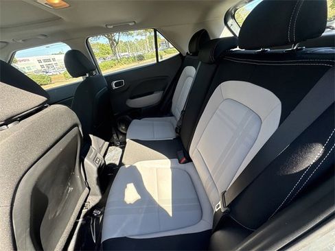Used 2024 Hyundai Venue SEL image 19