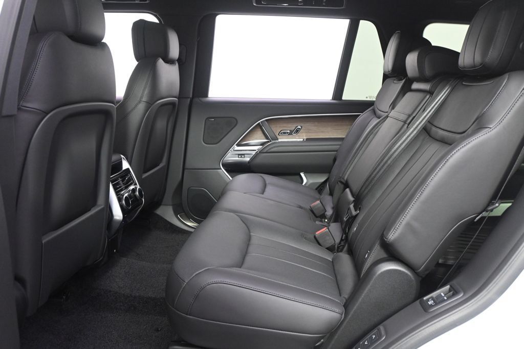 Used 2026 Land Rover Range Rover Long Wheelbase SE AWD/4WD image 22