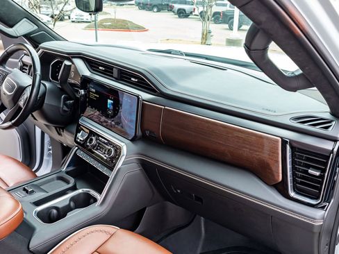 Used 2025 GMC Sierra 2500 Denali Ultimate image 18