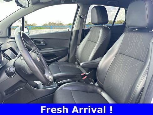 Used 2022 Chevrolet Trax LT w/ LT Convenience Package image 23