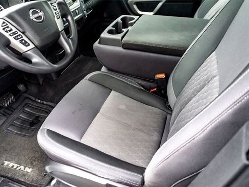 Used 2023 Nissan Titan SV image 14