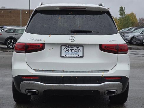 Used 2023 Mercedes-Benz GLB 250 4MATIC w/ Premium Package image 18