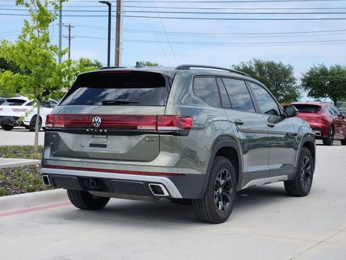 Used 2024 Volkswagen Atlas Peak Edition SE AWD/4WD image 3