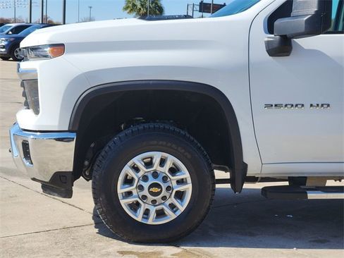 Used 2024 Chevrolet Silverado 2500 LT image 9