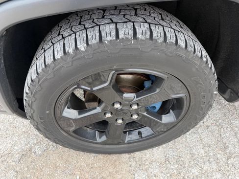 Used 2018 Jeep Grand Cherokee Laredo image 9