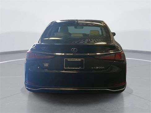 Used 2022 Lexus ES 300h w/ Premium Package image 4