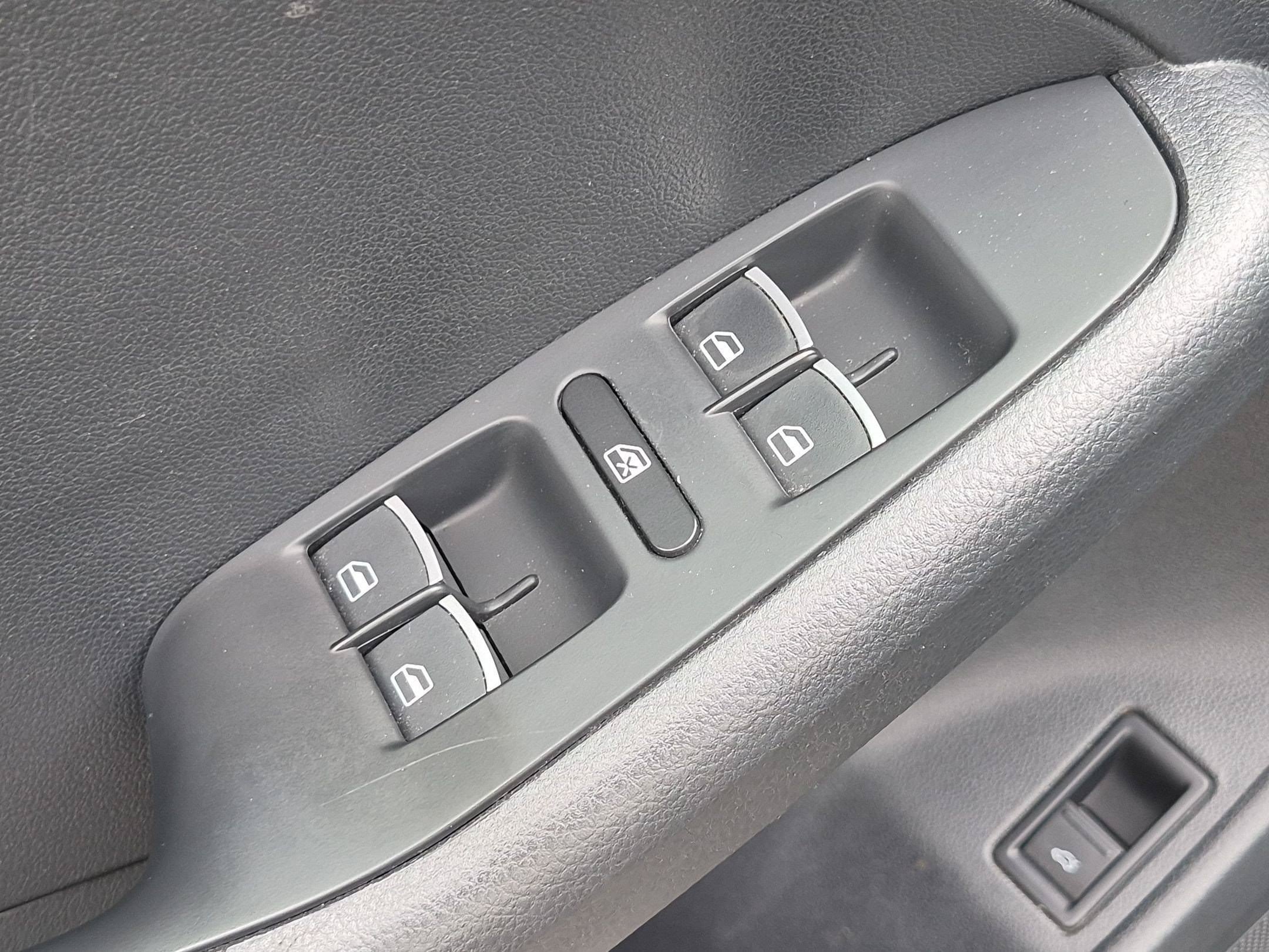Used 2015 Volkswagen Jetta TDI SE FWD image 14