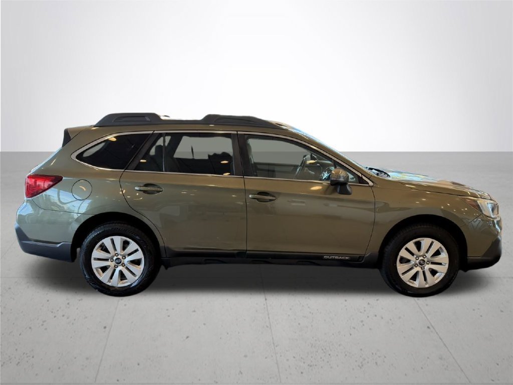Used 2018 Subaru Outback 2.5i Premium AWD/4WD image 6