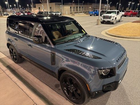 Used 2024 Land Rover Defender 110 X-Dynamic SE image 8