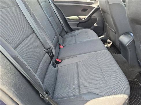 Used 2019 Volkswagen Golf 4-Door FWD image 17