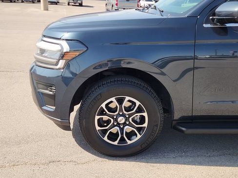 Used 2024 Ford Expedition XLT RWD image 8