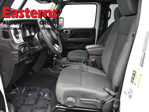 Used 2025 Jeep Wrangler Unlimited Sahara w/ Safety Group AWD/4WD image 14
