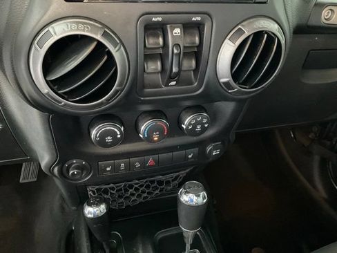 Used 2018 Jeep Wrangler Unlimited Sport S AWD/4WD image 13