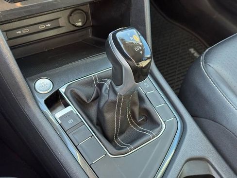 Certified 2022 Volkswagen Tiguan SE image 24