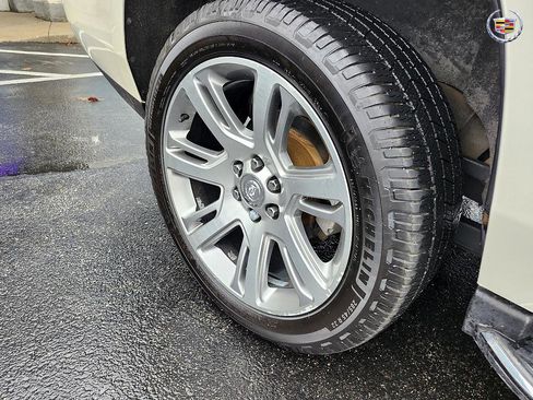 Used 2015 Cadillac Escalade Premium image 40