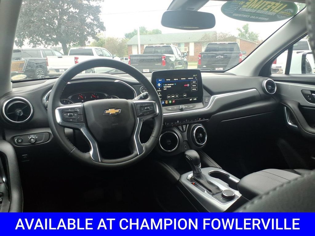 Used 2023 Chevrolet Blazer LT FWD image 11
