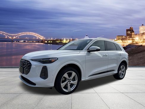 Certified 2025 Audi Q5 Premium w/ Premium Plus AWD/4WD image 1