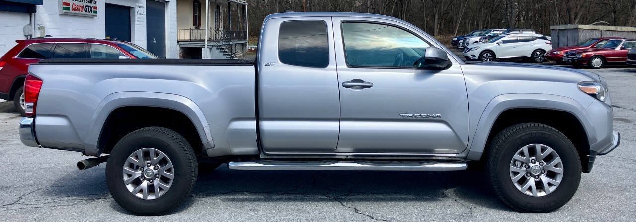 Used 2016 Toyota Tacoma SR5 RWD image 4
