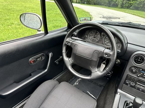 Used 1990 MAZDA MX-5 Miata RWD image 13