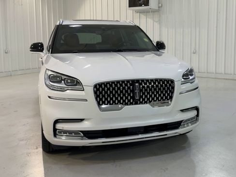 Used 2023 Lincoln Aviator Black Label w/ Dynamic Handling Package image 4