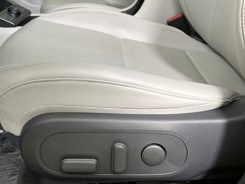 Used 2024 Hyundai Kona Limited image 23