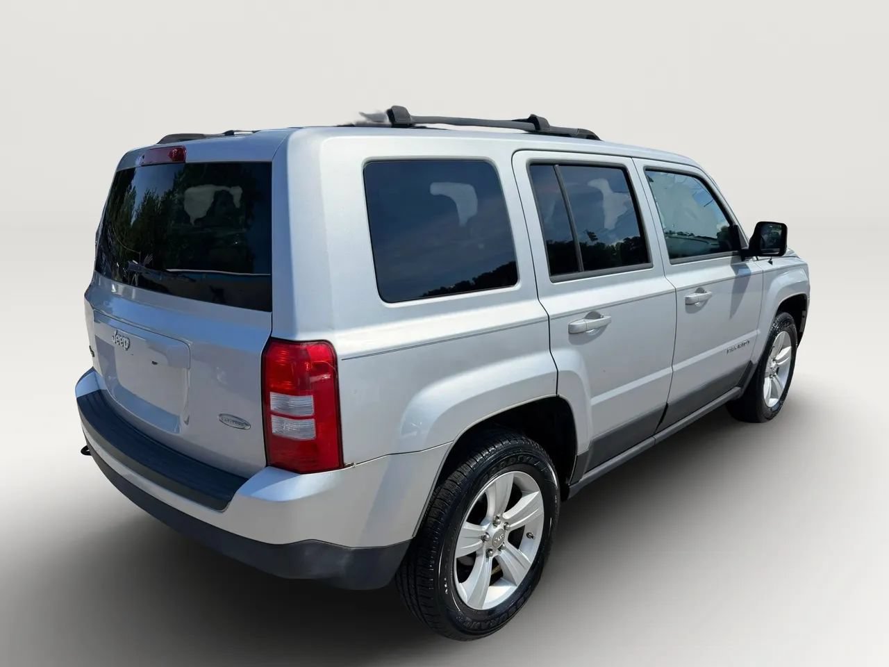 Used 2011 Jeep Patriot Latitude AWD/4WD image 3