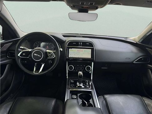 Used 2020 Jaguar XE S RWD image 13