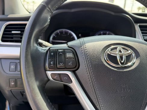 Used 2019 Toyota Highlander SE image 19