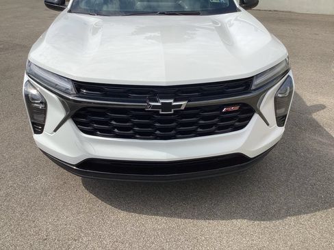 Used 2024 Chevrolet Trax RS w/ Driver Confidence Package FWD image 19