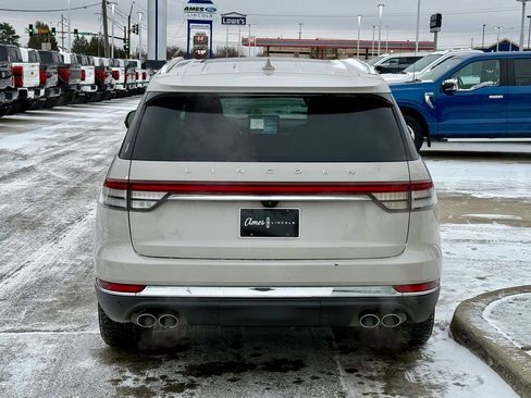 Used 2020 Lincoln Aviator Reserve w/ Equipment Group 202A image 4