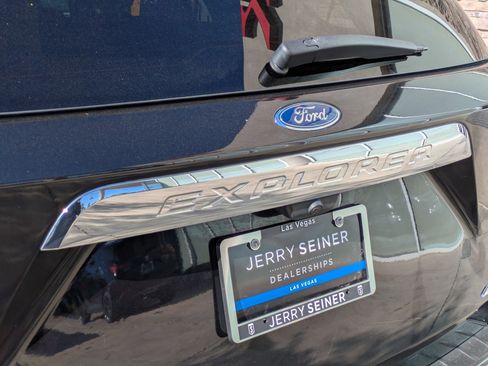 Used 2024 Ford Explorer XLT w/ Class IV Trailer Tow Package AWD/4WD image 24