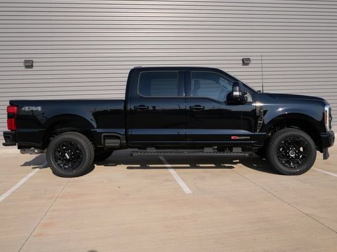 New 2026 Ford F250 Lariat w/ Black Appearance Package AWD/4WD image 2