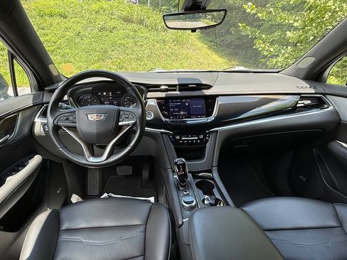 Used 2022 Cadillac XT6 Premium Luxury w/ Platinum Package AWD/4WD image 10