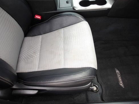 Used 2012 Toyota Camry SE FWD image 18