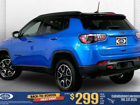 Used 2025 Jeep Compass Trailhawk w/ Trailer Tow Group AWD/4WD image 4